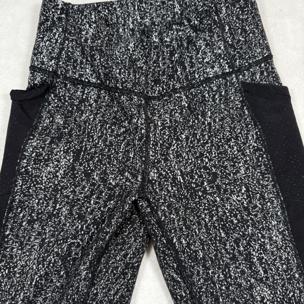 Lululemon Fit Physique Rise Pants Black White Luon Print Pockets Size 2 - Picture 2 of 6